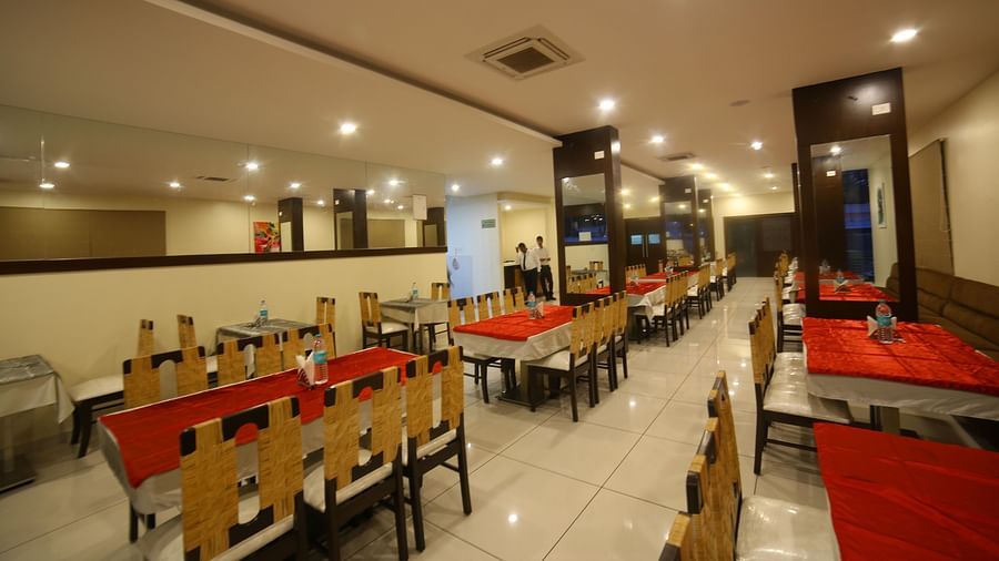 Mysore Gate Hotel, Bangalore Bengaluru A restaurant consisting of a bunch of chairs and tables - Mysore Gate Hotel Bangalore