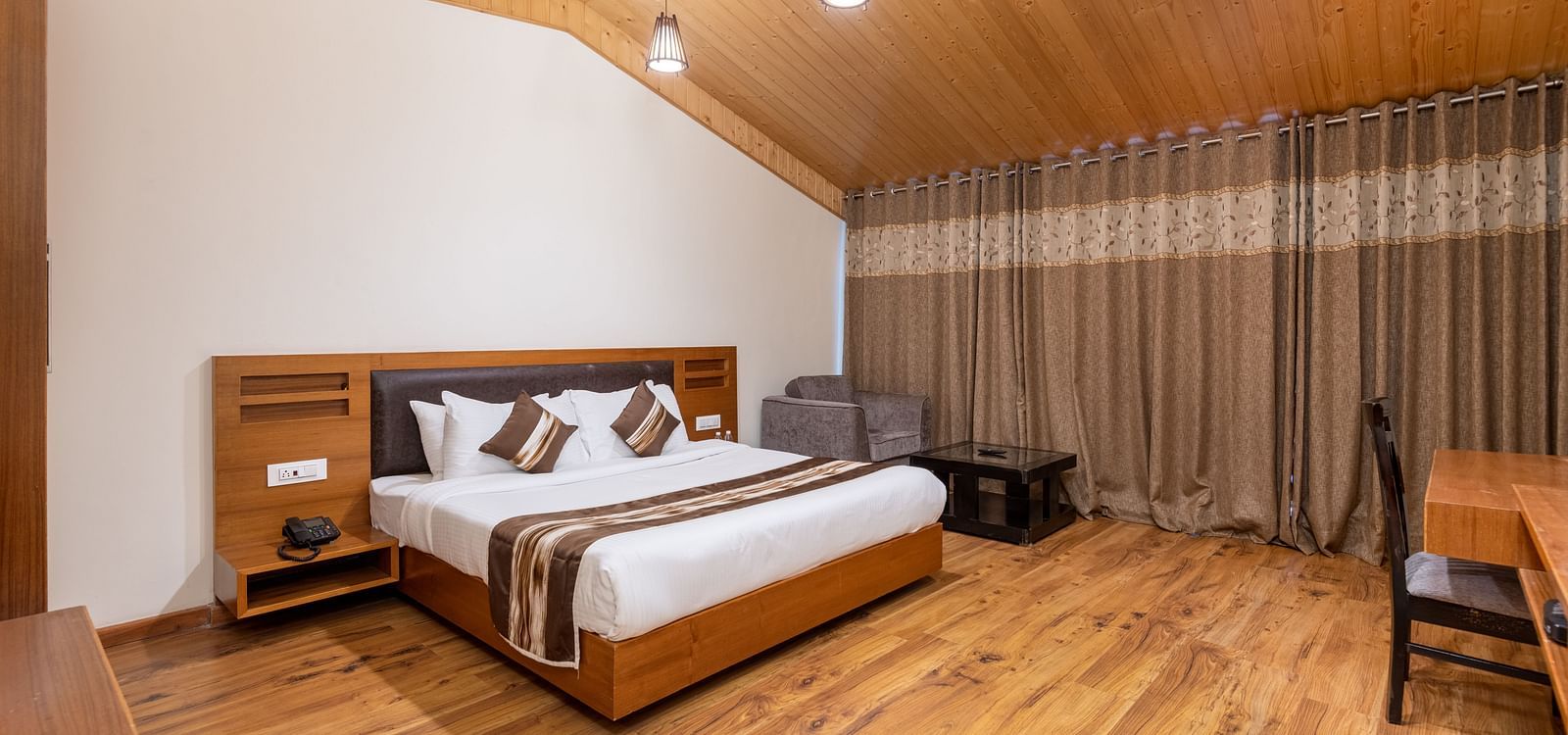 Deluxe Room-RAJ 6096-HDR-Edit