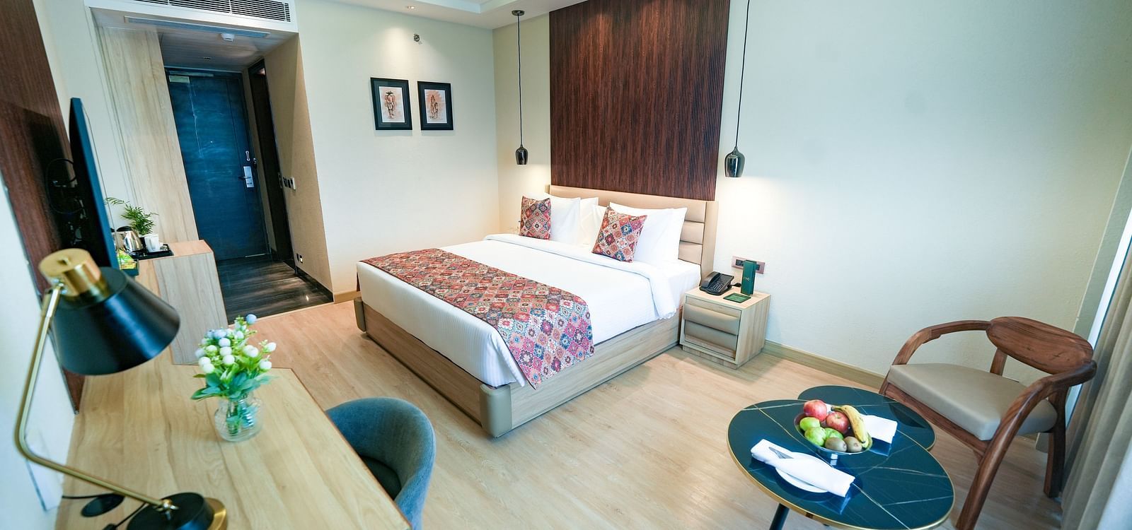 An image of our Superior Mountain View Rooms in Bankhandi with a queen size bed and modern amenities - NAMAMI BY ZENQ BANKHANDI