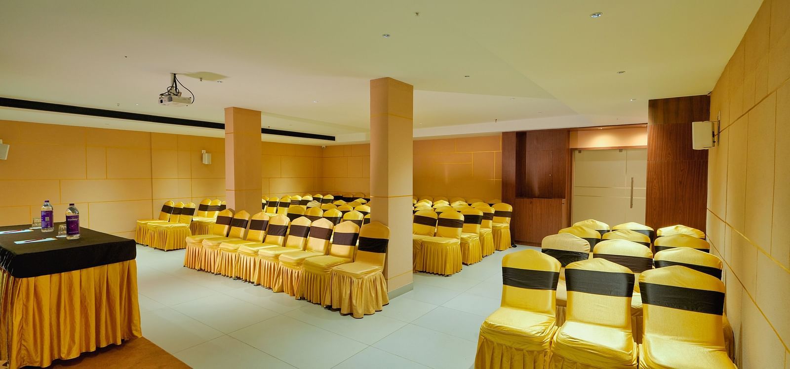 banquet hall of hotel mesta