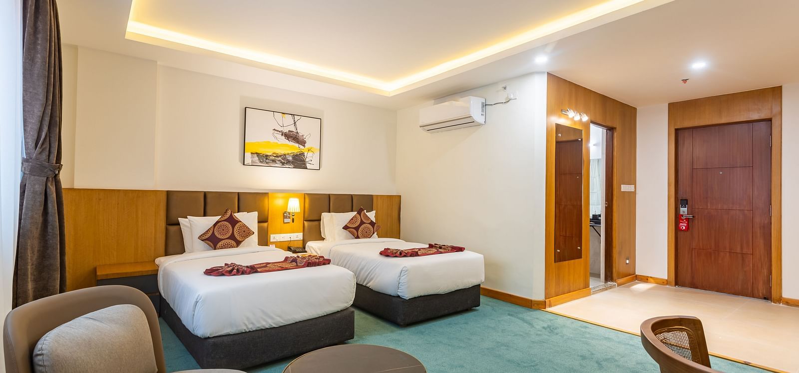 Superior Twin Room Image Number 2