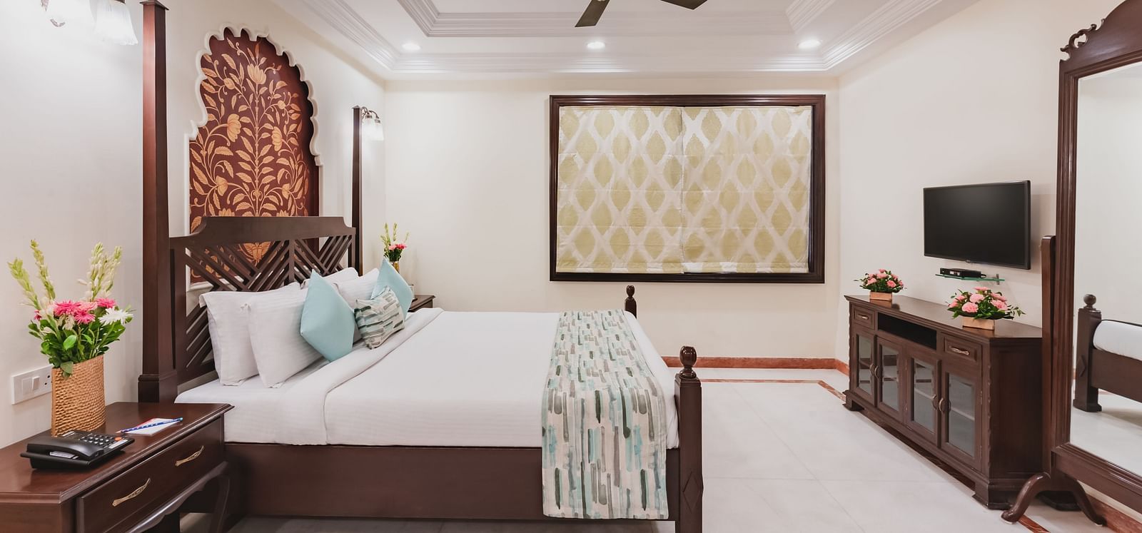 Club Room 1