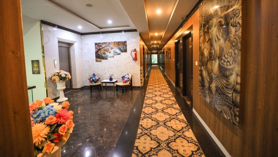 alt-text Lobby at Fiori Hotel, Jaipur