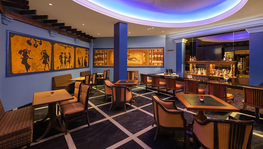 Dining arrangement in Layam Bar at Sangam Hotel, Thanjavur