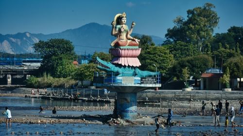 An image of a stream where goddess Lakshmi is situated and the stream is surrounded by people roaming around