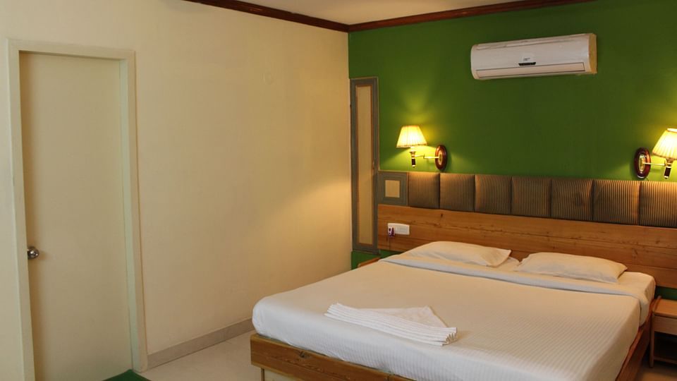 Golf Inn Executive Hotel, Bangalore Bangalore Premium Rooms 4 golf inn executive hotel near embassy golf links business park
