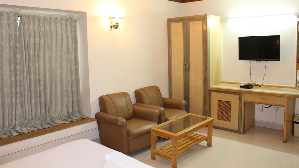 Golf Inn Executive Hotel, Bangalore Bangalore Premium Rooms 3 golf inn executive hotel near embassy golf links business park