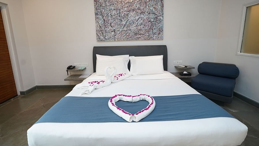 An image of a bedroom with king size bed - Argo By Trance, Goa
