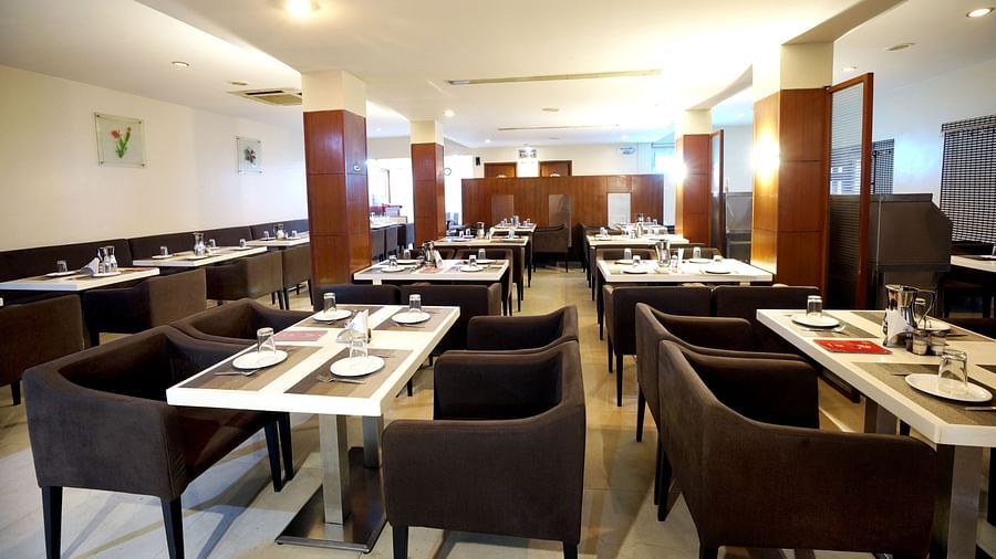 Dharani Non Veg Restaurant at Hotel Geetha Regency in Guntur 2