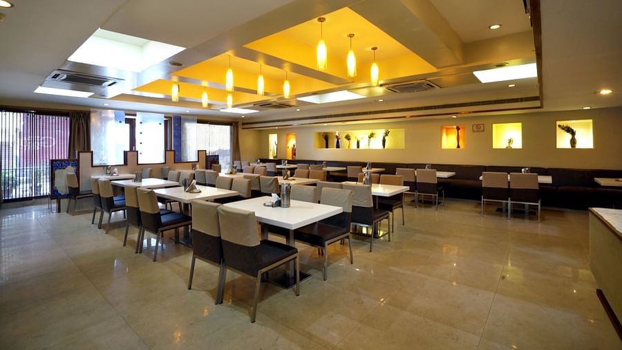 Nagarjuna Veg Restaurant at Hotel Geetha Regency in Guntur 3