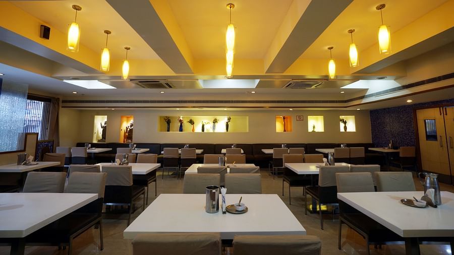Nagarjuna Veg Restaurant at Hotel Geetha Regency in Guntur 4