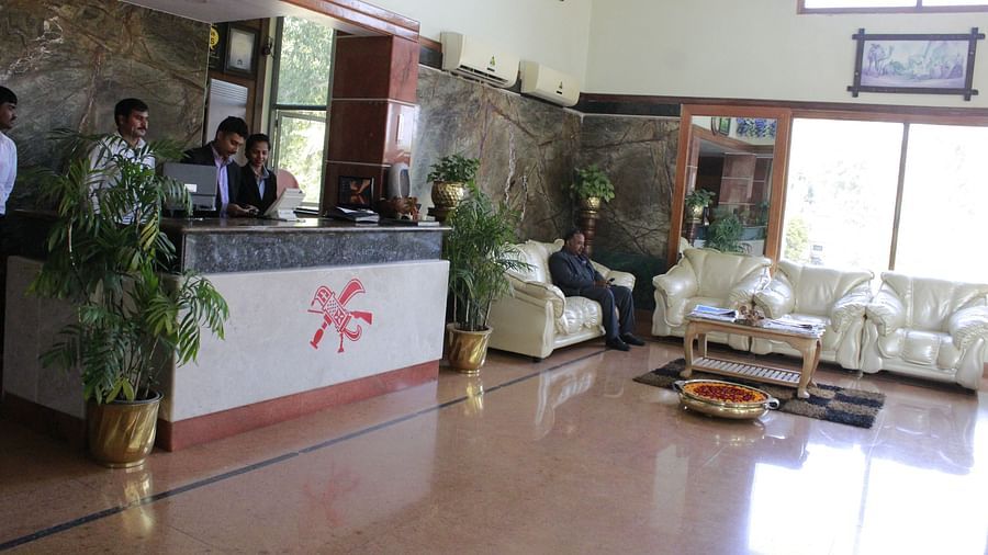 Hotel Presidency Bangalore - Lobby and reception 2
