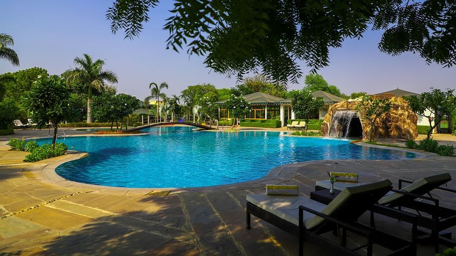 Swimming pool