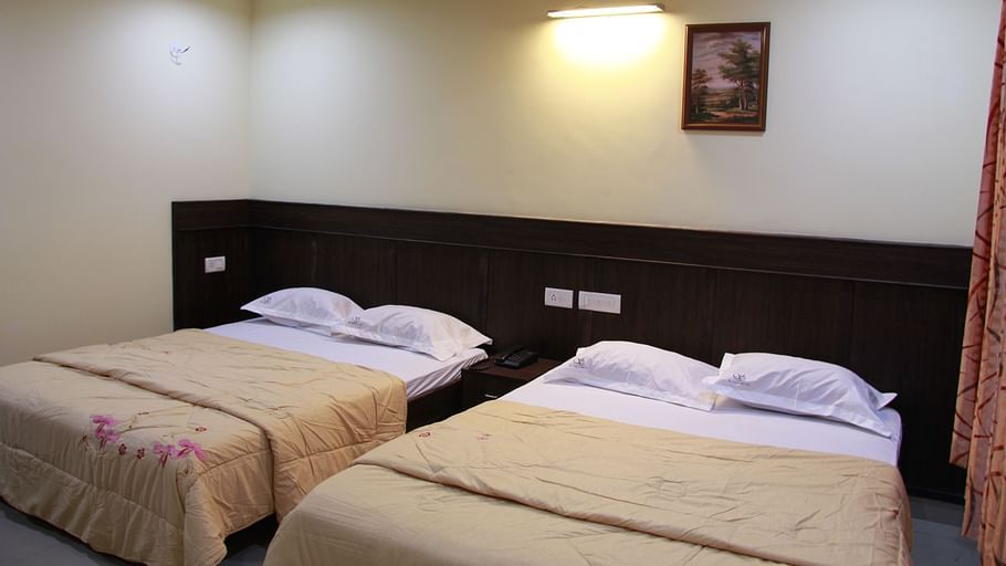 The Signature Inn Hotel, Bangalore Bangalore Deluxe Four Bed Non Ac Room The Signature Inn Hotel Bangalore