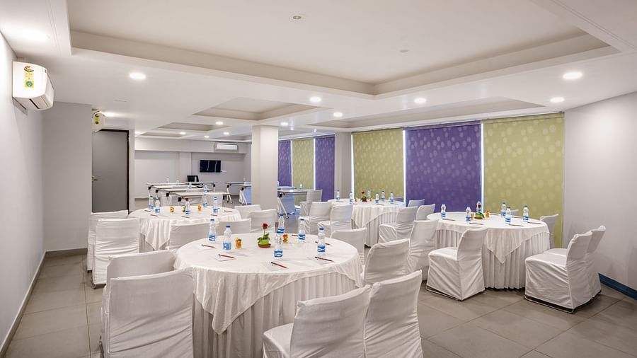 An image of a conference hall |  Inde Hotel Golf Course Extension