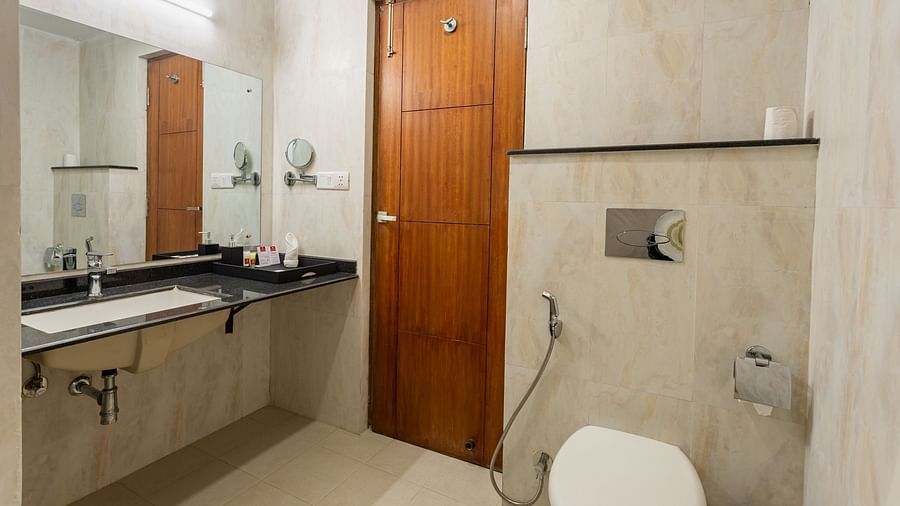 Superior Twin Room Image Number 6