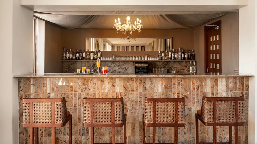 Seating arrangements next to a bar counter - Manuscript - Jhilwara Haveli, Udiapur