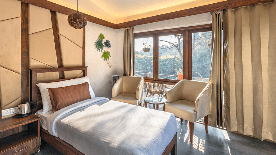 A small placed next to the chairs of River View Room at the Sylvan Retreat, Dehradun.