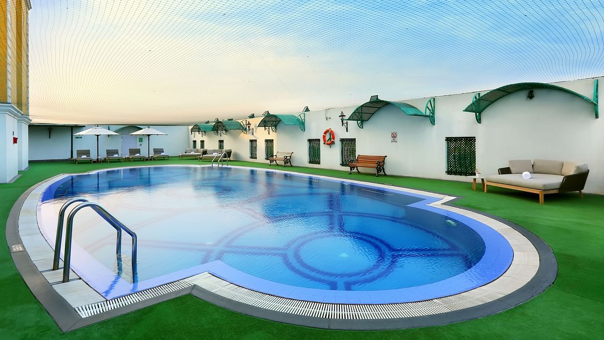 Swimming pool