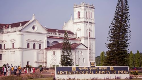 Front view of Se Cathedral Church in Old Goa