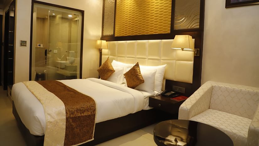 Udman By Ferns N Petals Chattarpur - superior room with a luxury bed