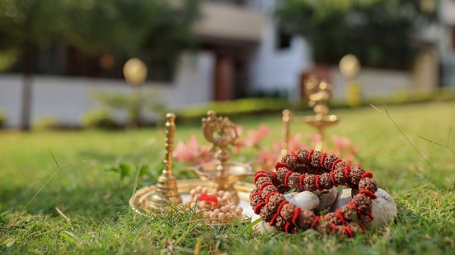 cultural items placed on the Garden 1 - Lamrin Boutique Cottages Rishikesh