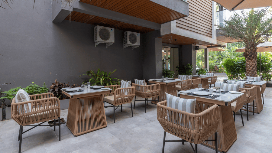 8.Courtyard Cafe