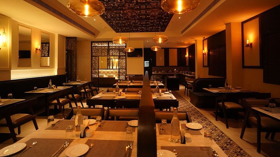 RESTAURANT 3 - V Five Hotel