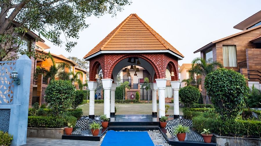 a canoy in the centre with shrubs next to it - Wedlock Greens Hotel Resorts Dhanbad