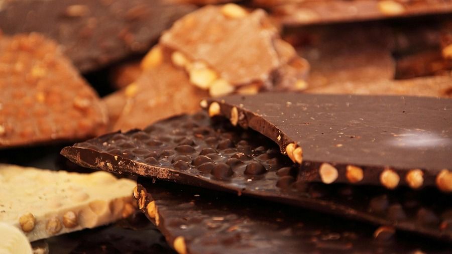 Chocolate with crisps 