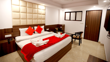 Image of a room with a bed and a seating area on the side at Amara Hill Queen, Mussoorie.