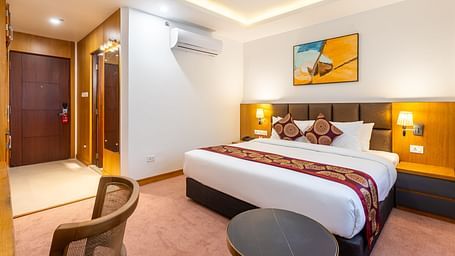 Deluxe King Room Image Number 2