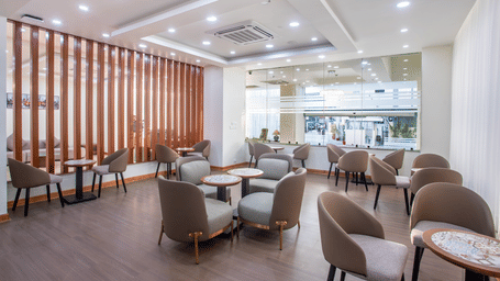 L Cafe at Mandala Norling Lords Prime Kathmandu featuring modern furniture, decorative wooden dividers and recessed ceiling lighting.