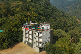 Perfectstayz Premium Pinaaki - Ganges View, Rishikesh