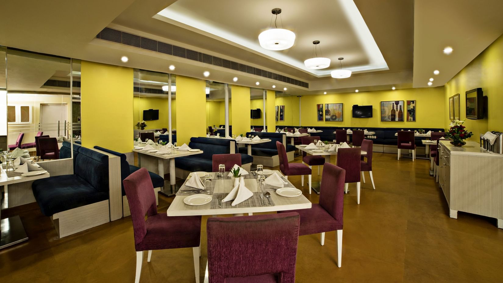 Dining at Sarovar Portico Naraina 4
