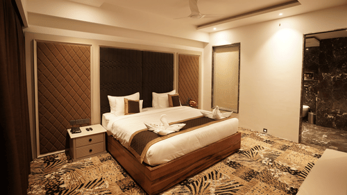 Executive room with king size bed at Classic Sapphire by Ananta