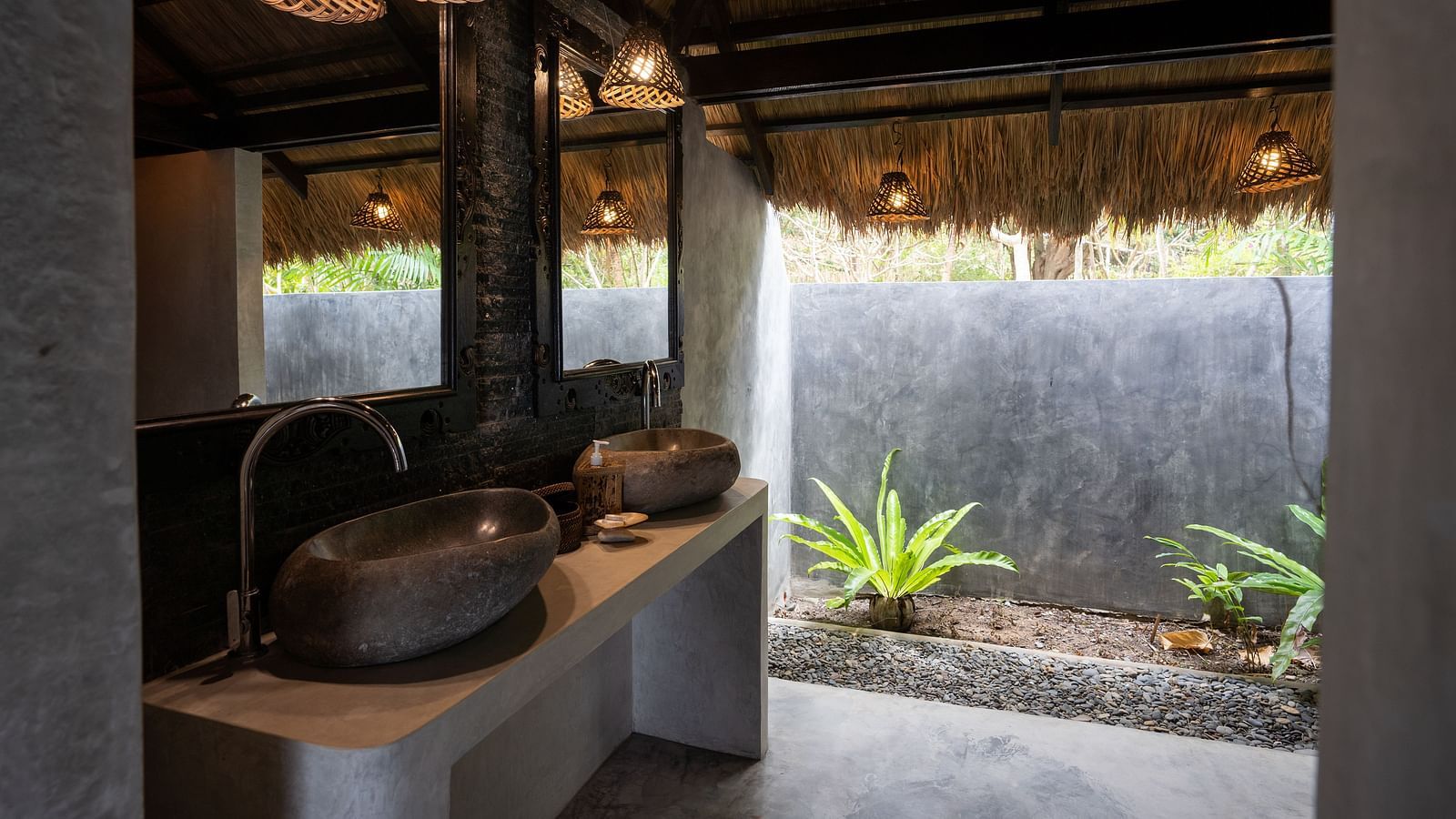 Deluxe Beach Villa 1