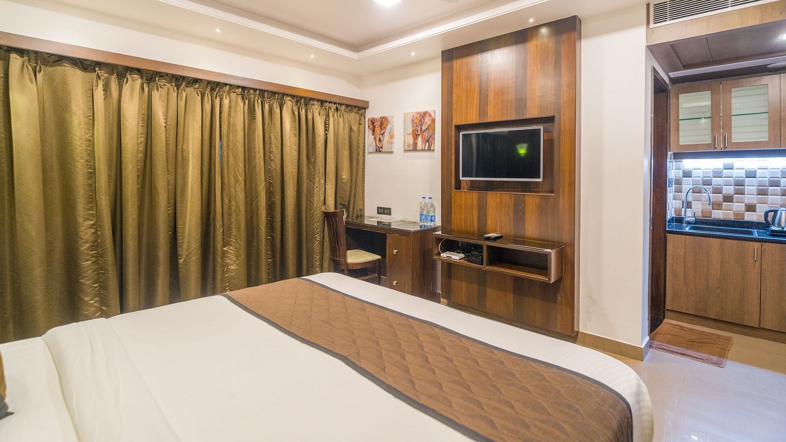 Image of a room with a bed and a door in front of it at Hotel Altitude, Madikeri.