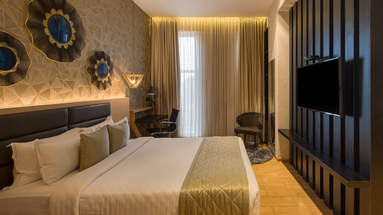 Double bed in the Sumo Suite at Le Foliage by TGI, Bangalore