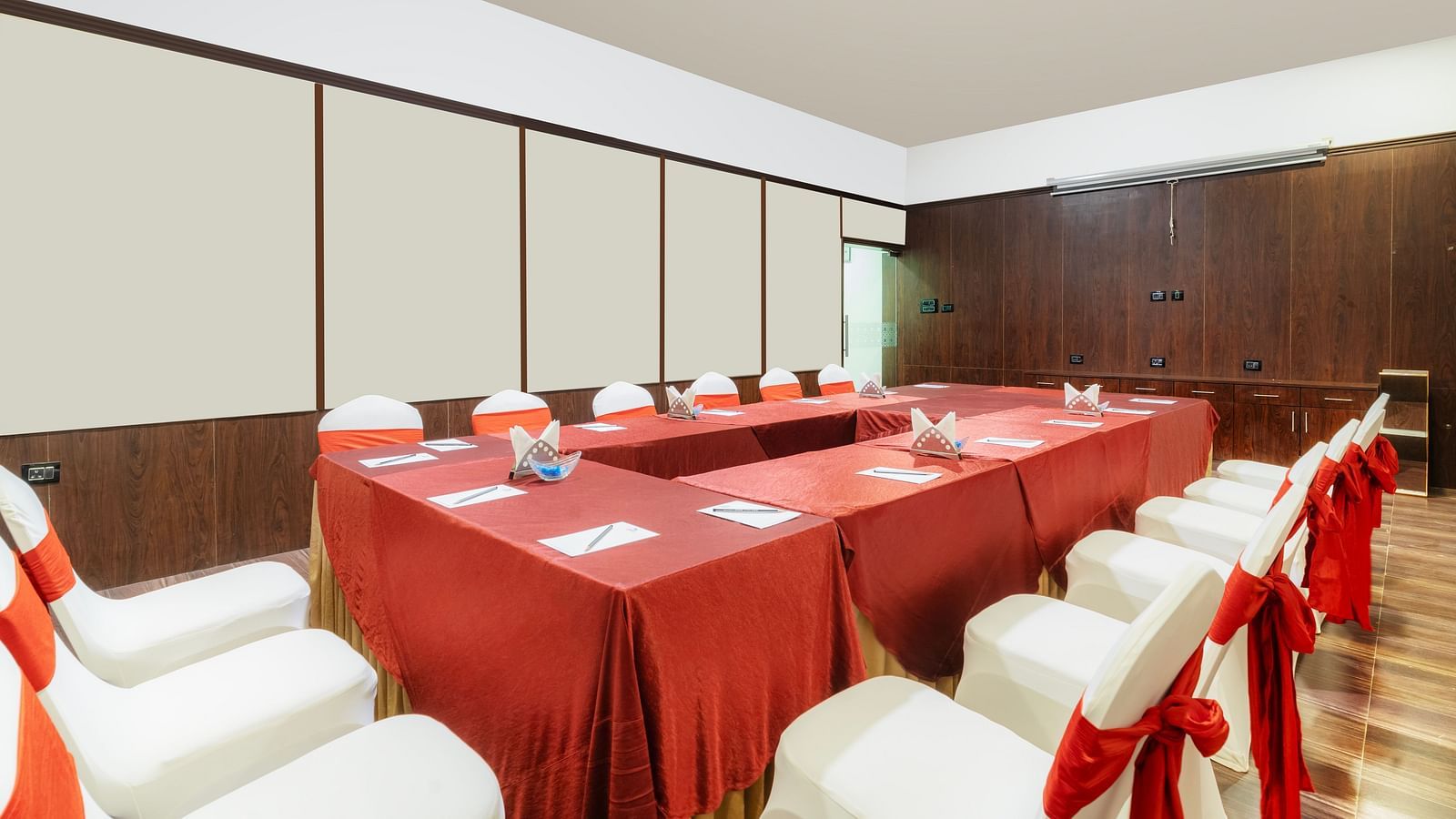 LOTUS(BOARD ROOM).