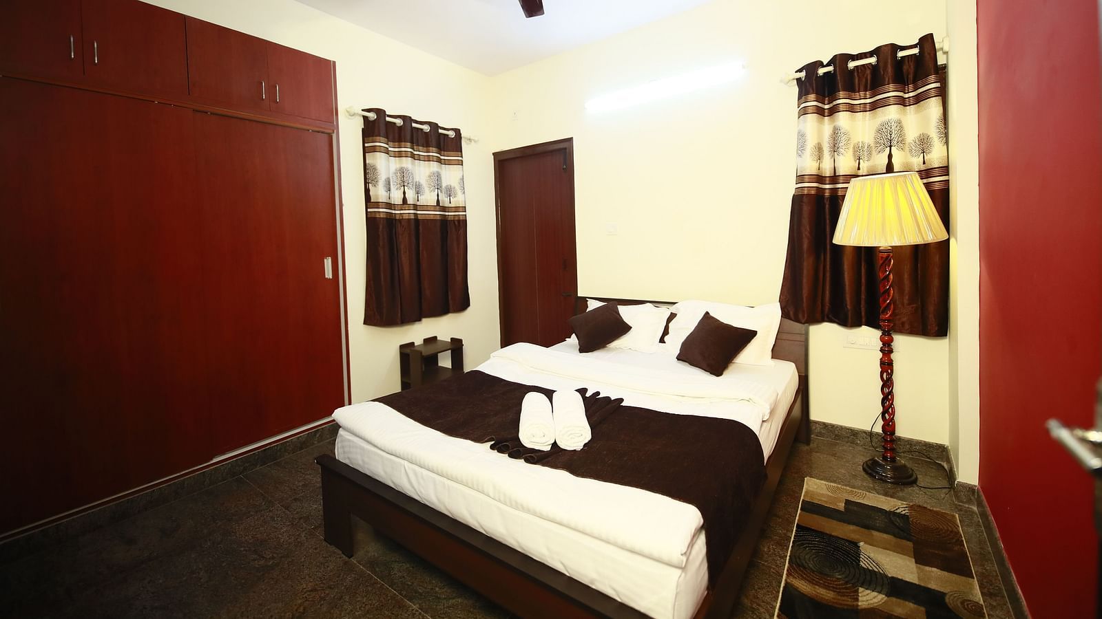 A queen size bed in a room at Tranquil ABS Orchid Serviced Apartments