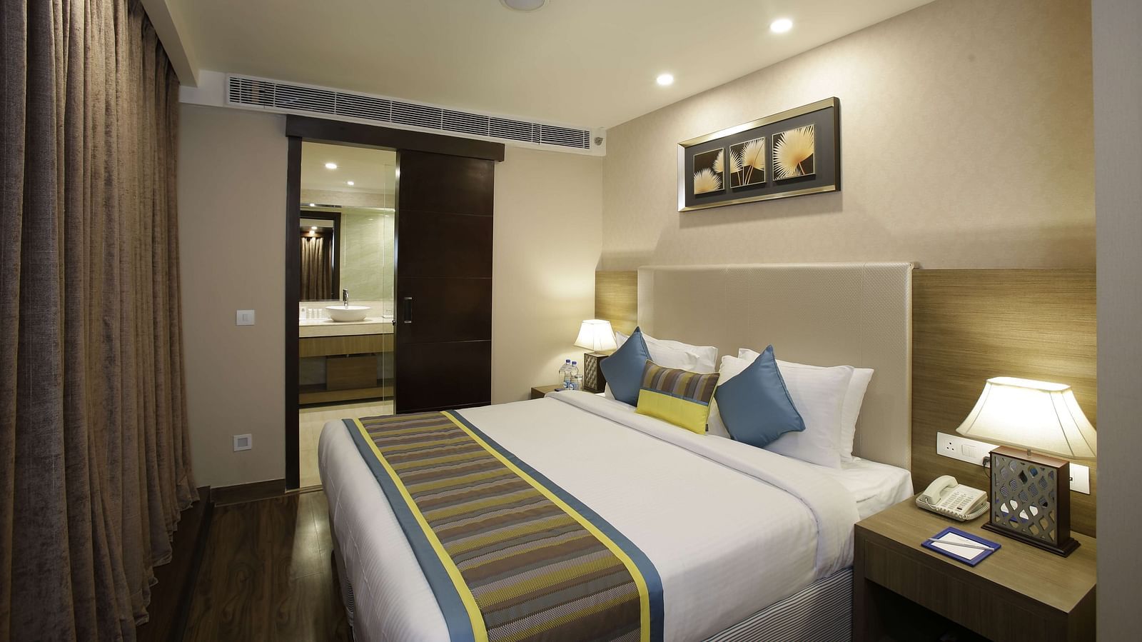 EXECUTIVE SUITE 1 QUEEN BED at Golden Suites, Gurgaon