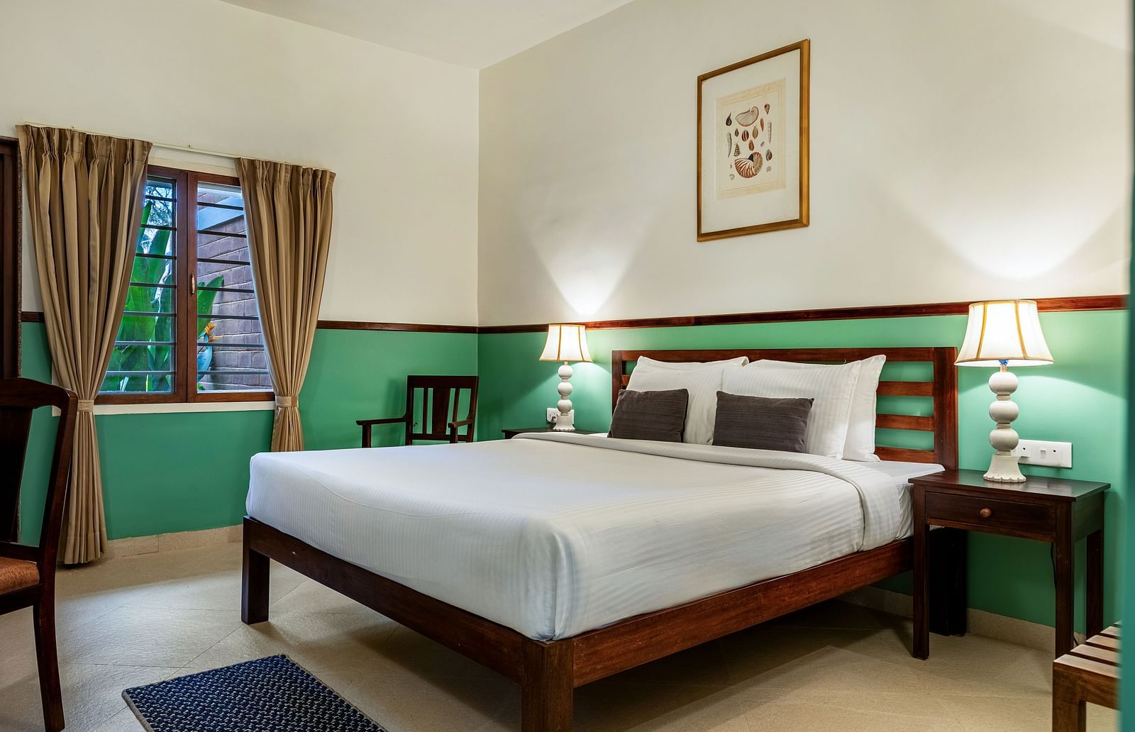  Bedroom stay in Pondicherry with a double bed, lamps, and curtains | Mango Hill Shallow Beach Resort ECR