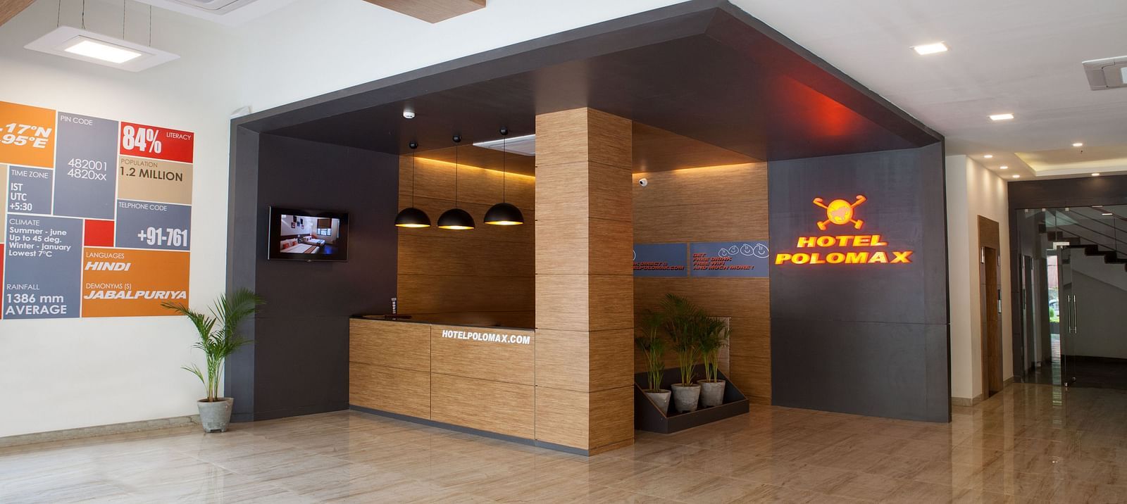 the reception area at our hotel featuring an expansive lobby - Max Hotel Jabalpur