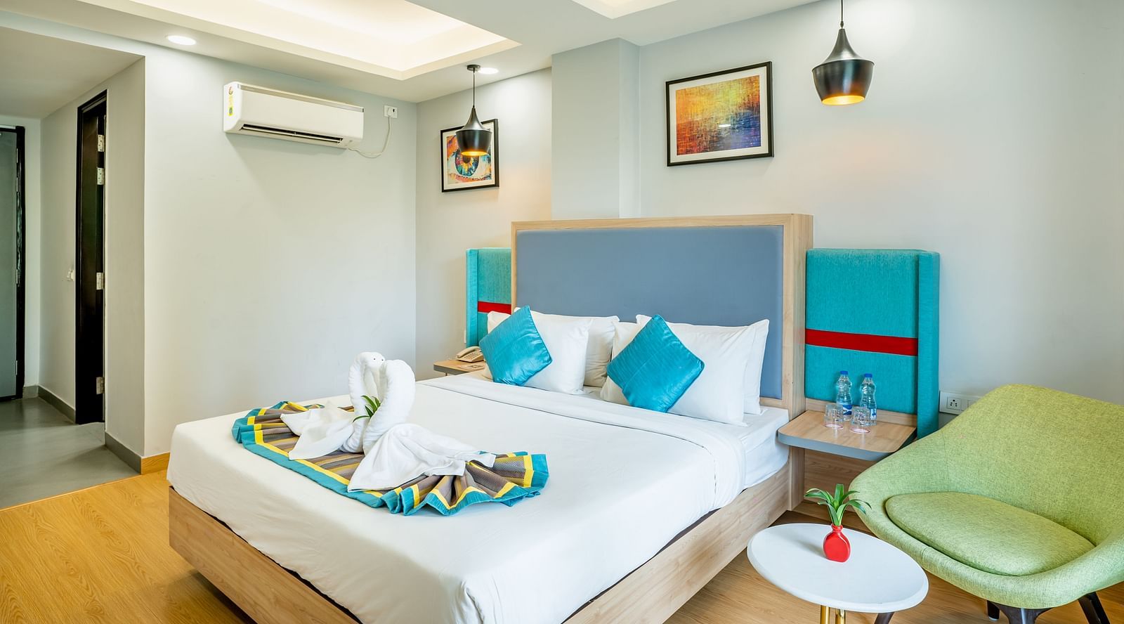 An image of a king size bedroom | Inde Hotel Golf Course Extension