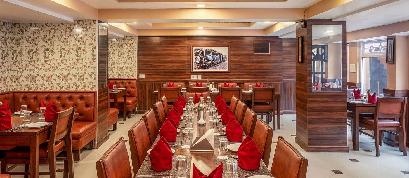 Multiple dining tables and chairs placed in a closed hall | Summit Oakden Resort & Spa, Mall Road