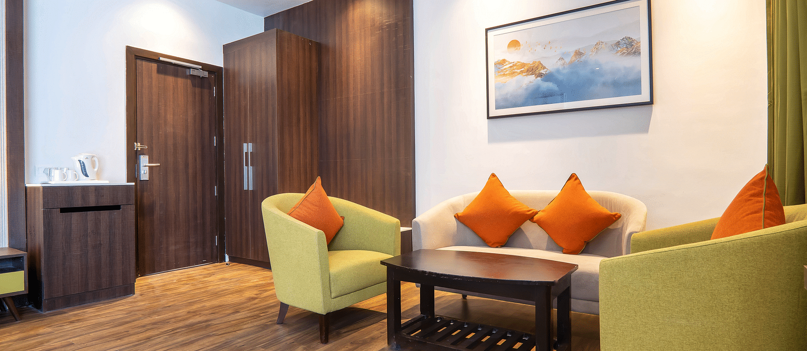Premium Rooms with Lake View at Hotel Le ROI Lake View Koti with a beautiful view from the window next to the plush bed2