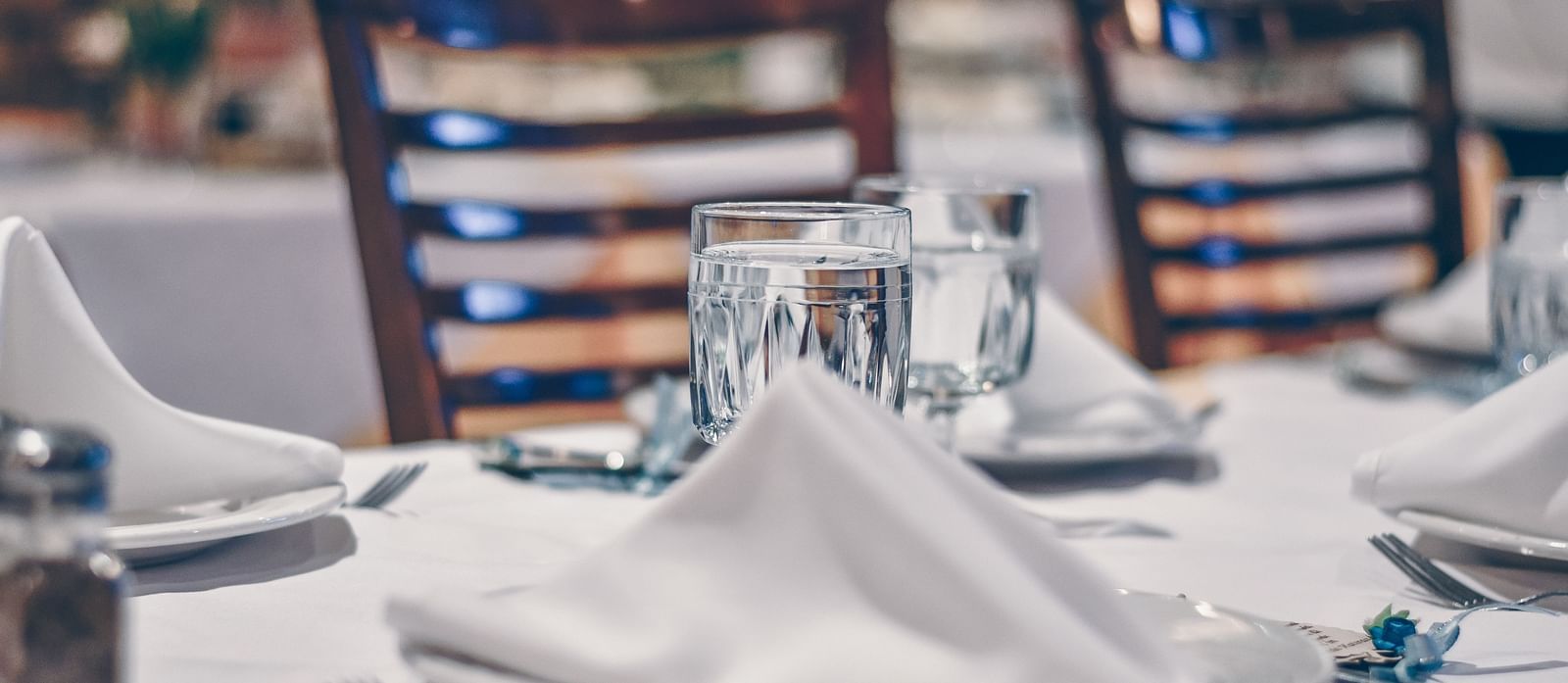 an image of a restaurant