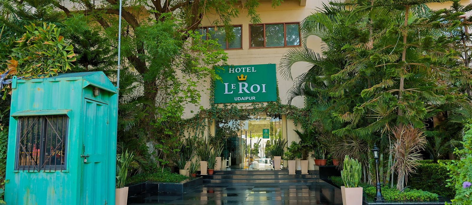 Entrance of the Le ROI Udaipur Hotel