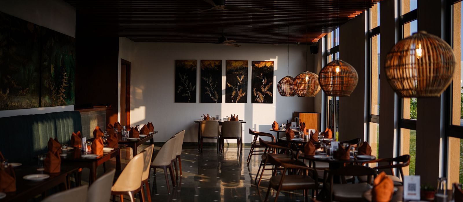 Indoor seating area of Silver Fir - the restaurant at Singalila Club